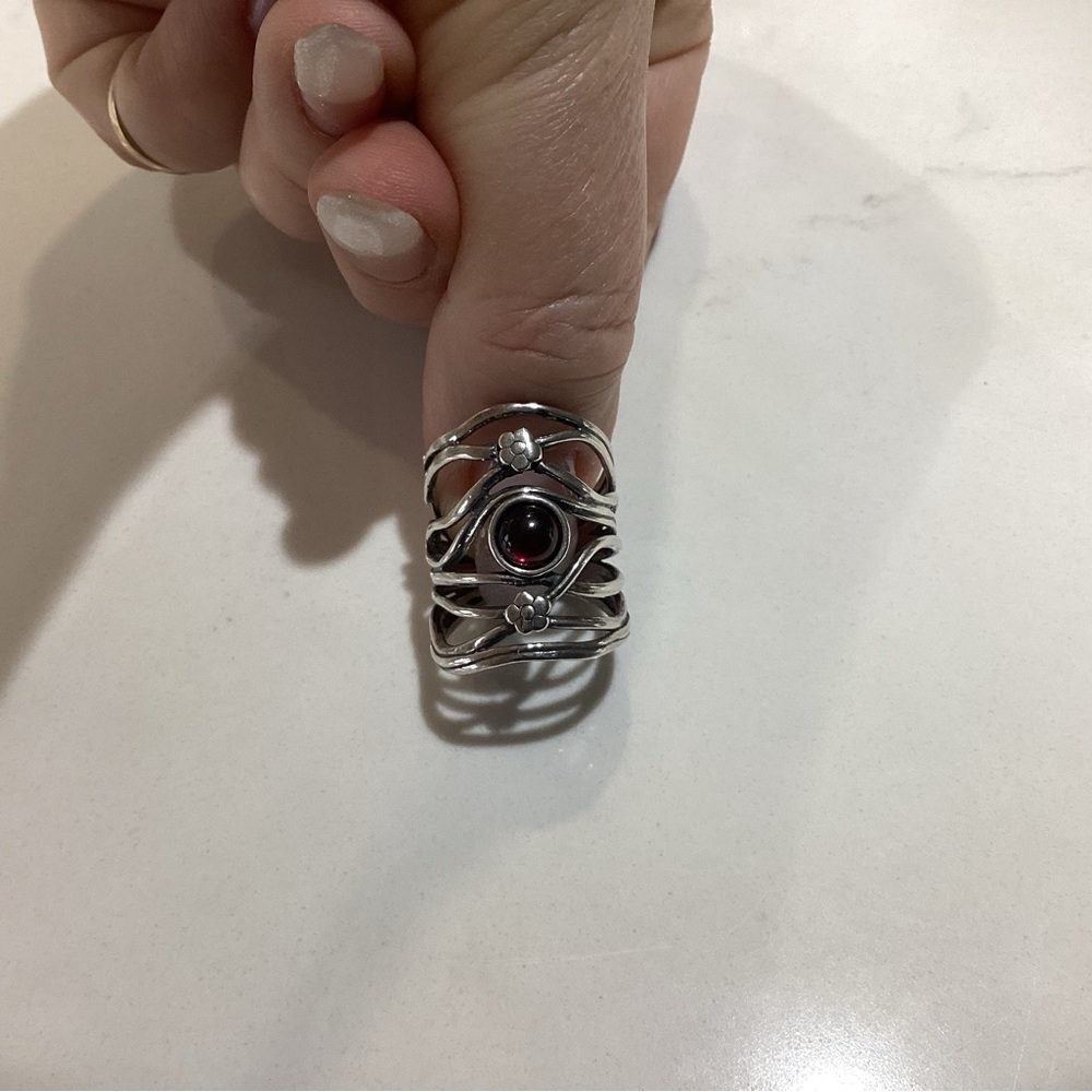 Elegant Silver and Black Gemstone Ring